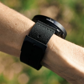 Suunto Pasek do zegarka z mikrofibry Urban 5 o szerokości 22 mm All Black, rozmiar M 2
