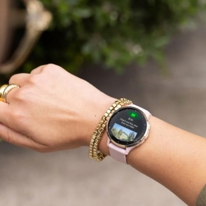Venu 3S Bezel ze stali nierdzewnej w kolorze soft gold z kopertą w kolorze dust rose i silikonowym paskiem 2