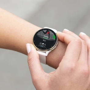 Venu 3S Bezel ze stali nierdzewnej w kolorze soft gold z kopertą w kolorze ivory i silikonowym paskiem 2