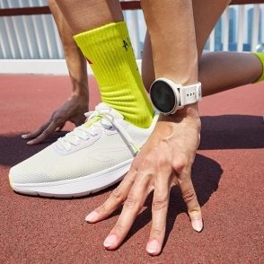 Suunto Run Frost Gray z silikonowym paskiem 2