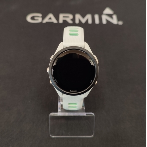 Garmin Forerunner 265s Czarna ramka z kopertą w kolorze mlecznego kwarcu z silikonowym paskiem w kolorze mlecznego kwarcu/mięty 2