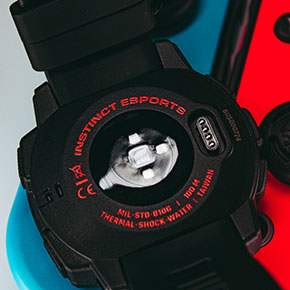 Garmin Instinct eSport sensor z tyłu