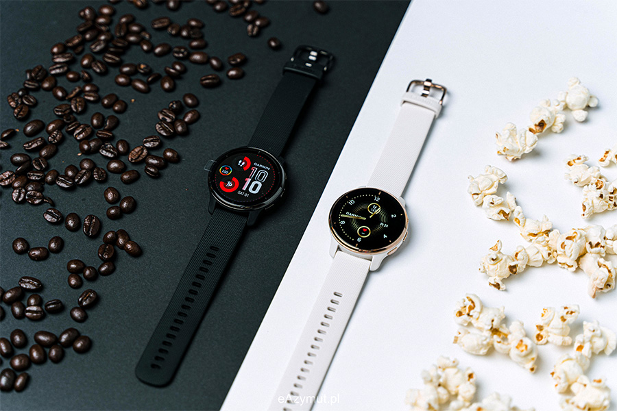 biały i czarny Garmin Venu 2 Plus
