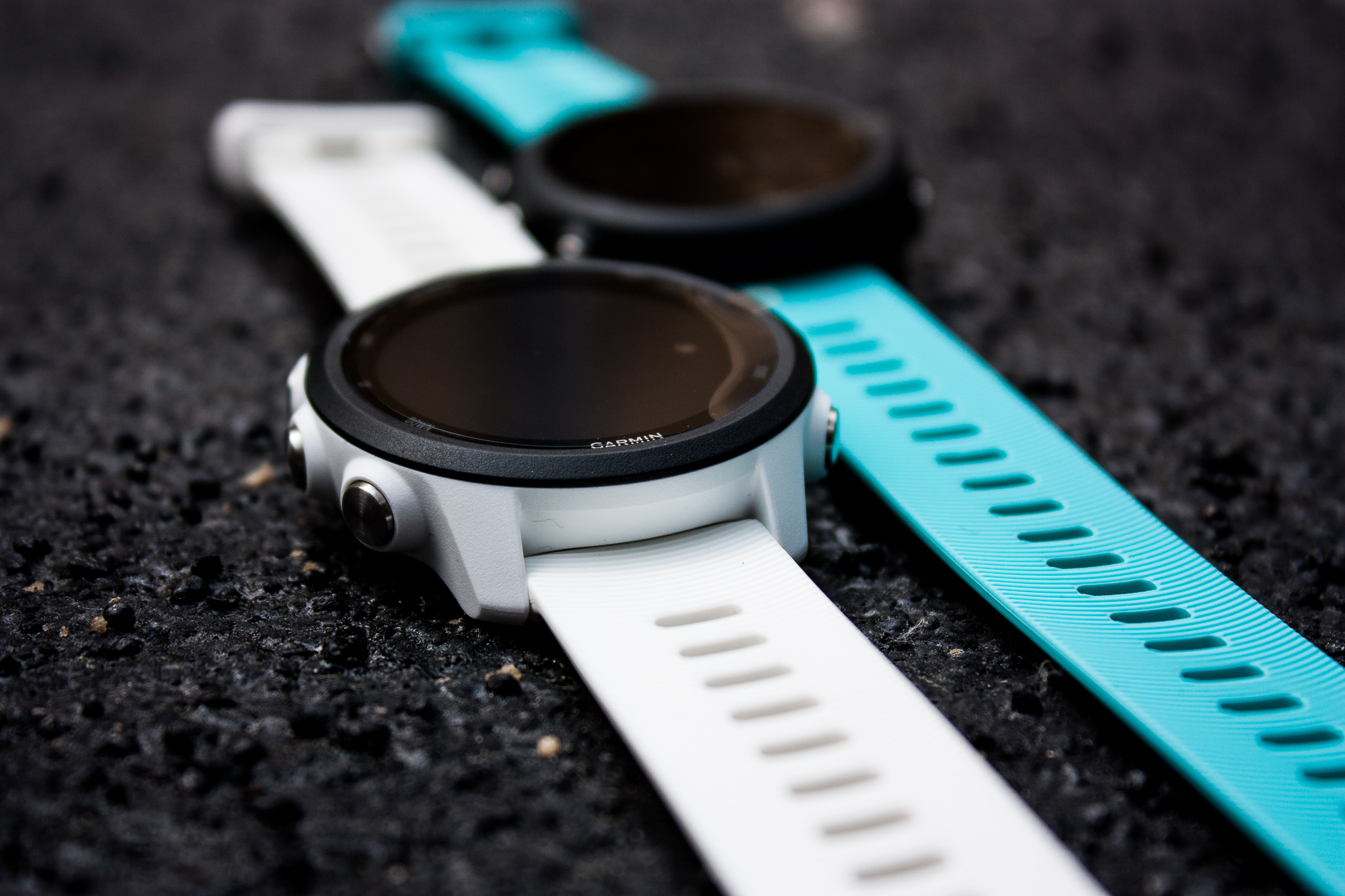 Forerunner 245 na asfalcie