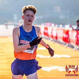 Krzysiek w trakcie Biegu Niepodległości Poznań Run Poland 2021